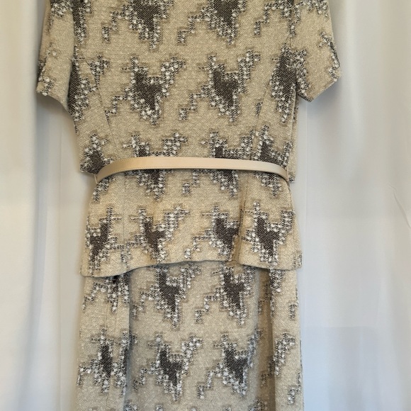 ST. JOHN “ STUNNING “ TWO PIECE EVENING WEAR 4 Worn twice Excellent Condition - Picture 8 of 13